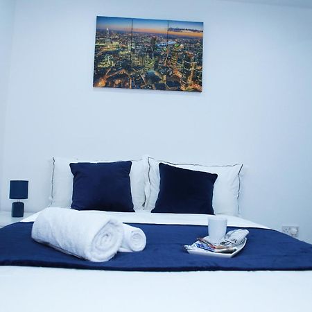 Lovely Apartment With Free Parking On Premises. Londra Dış mekan fotoğraf