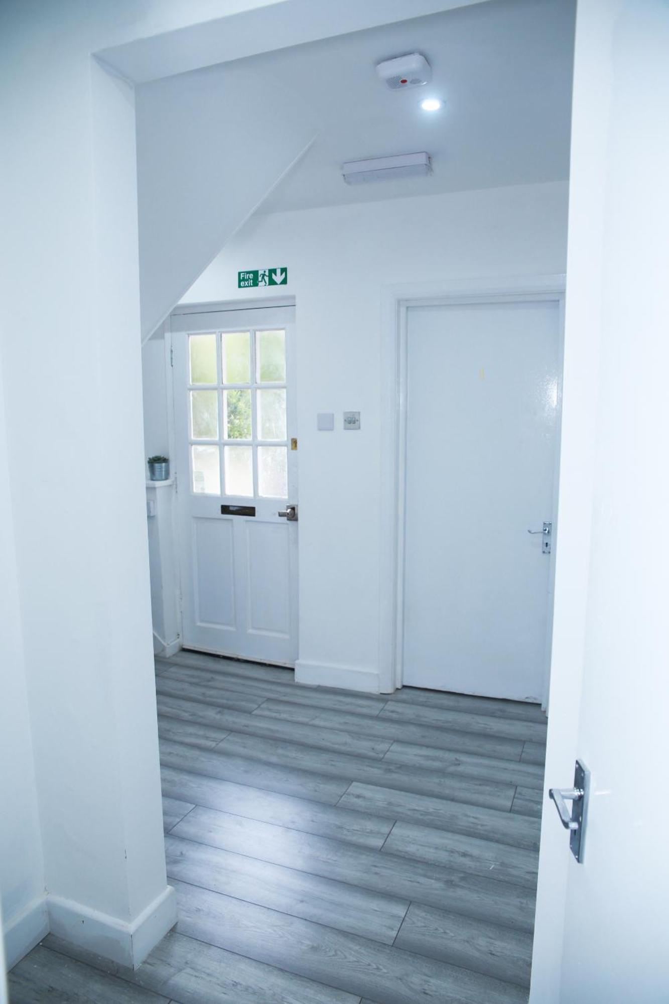 Lovely Apartment With Free Parking On Premises. Londra Dış mekan fotoğraf