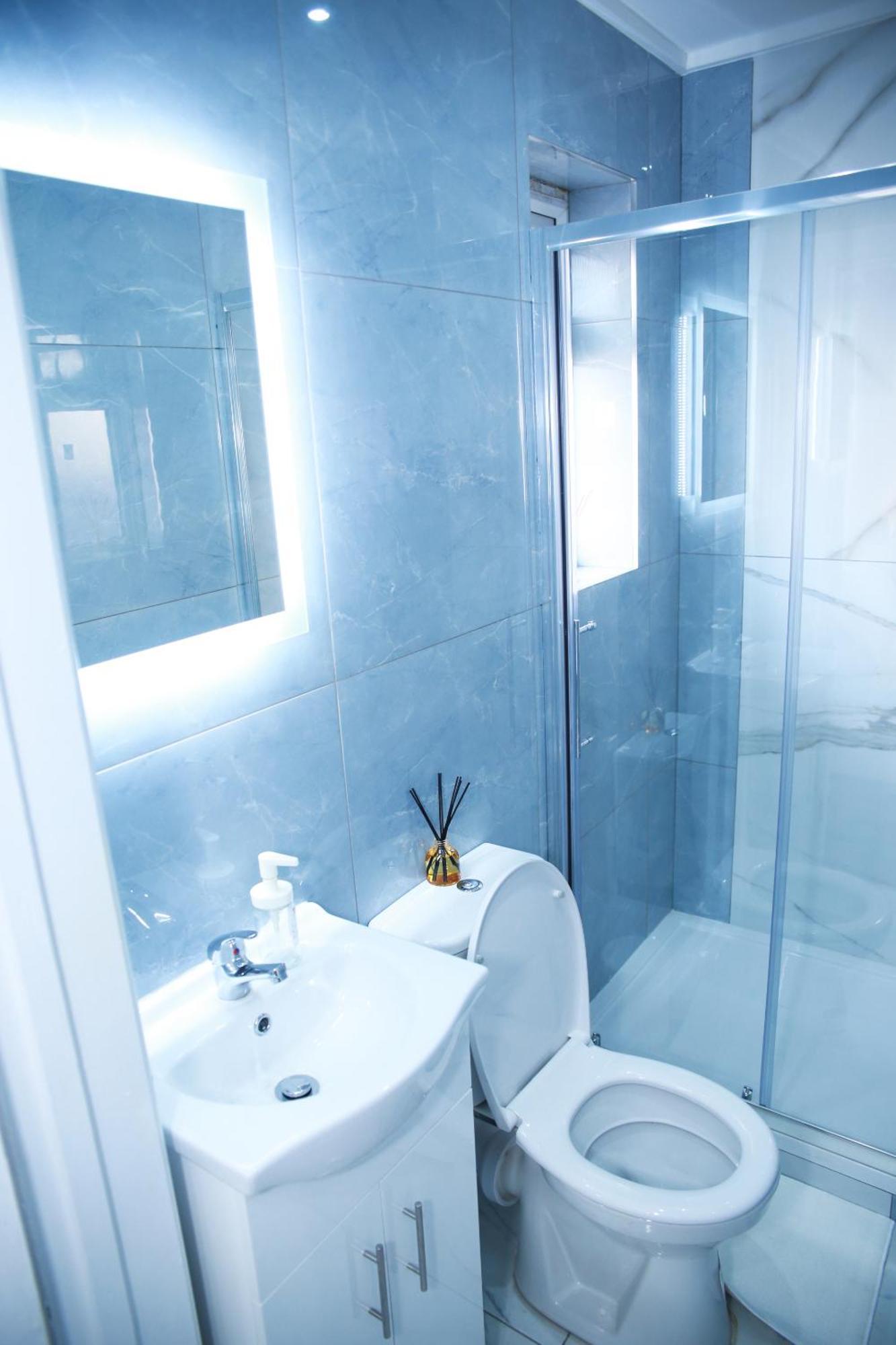 Lovely Apartment With Free Parking On Premises. Londra Dış mekan fotoğraf